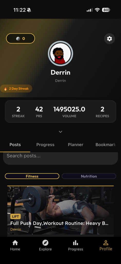 Profile screen showing streaks, total volume, PRs and saved recipes.